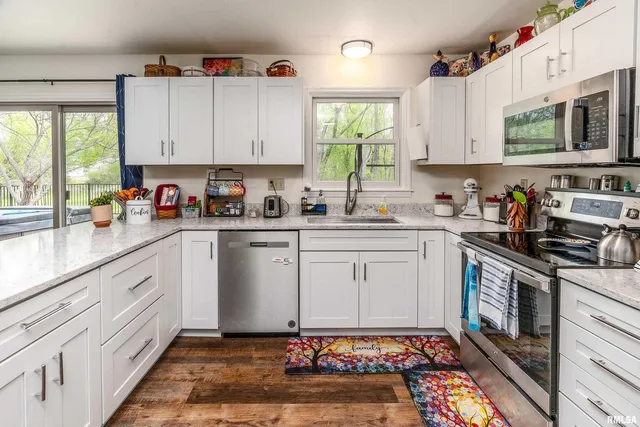 $210,000 | 2017 West Norwood Drive, Carbondale, IL 62901