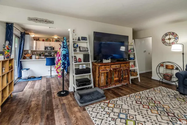 $210,000 | 2017 West Norwood Drive, Carbondale, IL 62901