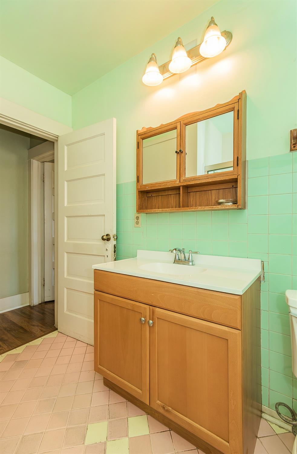 37991 Pound Road Dinuba, CA 93618 - Photo 26 of 32 a utility room with a sink washer and dryer