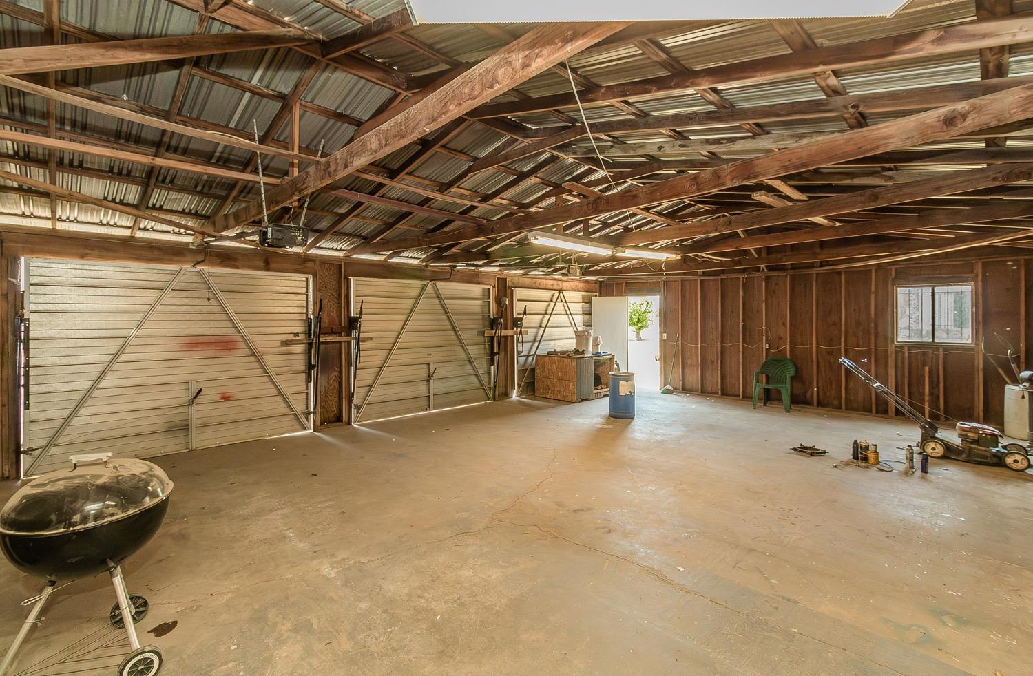 37991 Pound Road Dinuba, CA 93618 - Photo 31 of 32 a view of a room with gym equipment