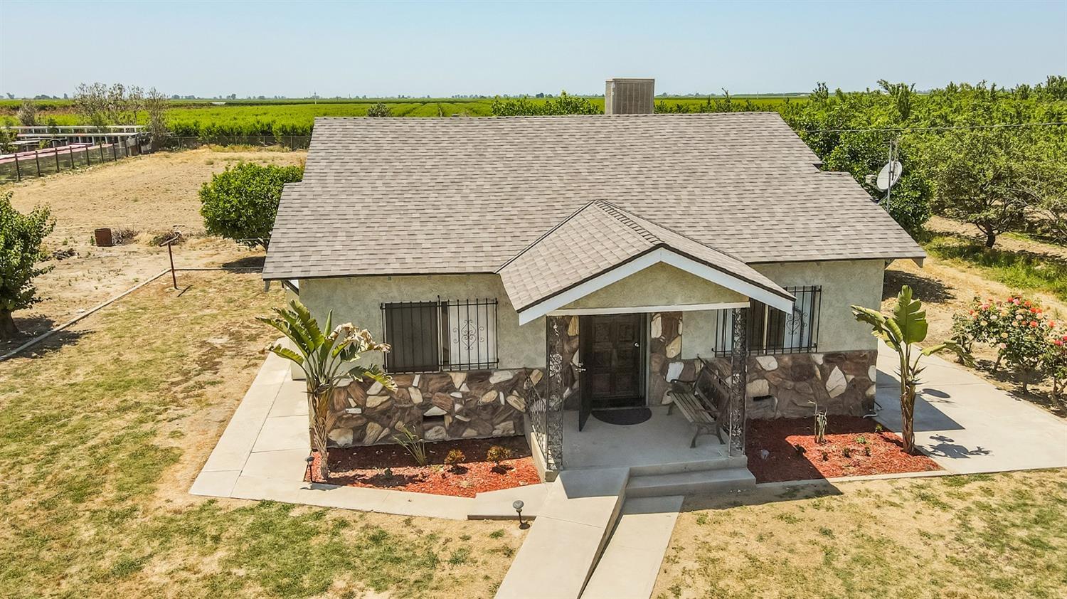 37991 Pound Road Dinuba, CA 93618 - Photo 7 of 32 a house with outdoor space