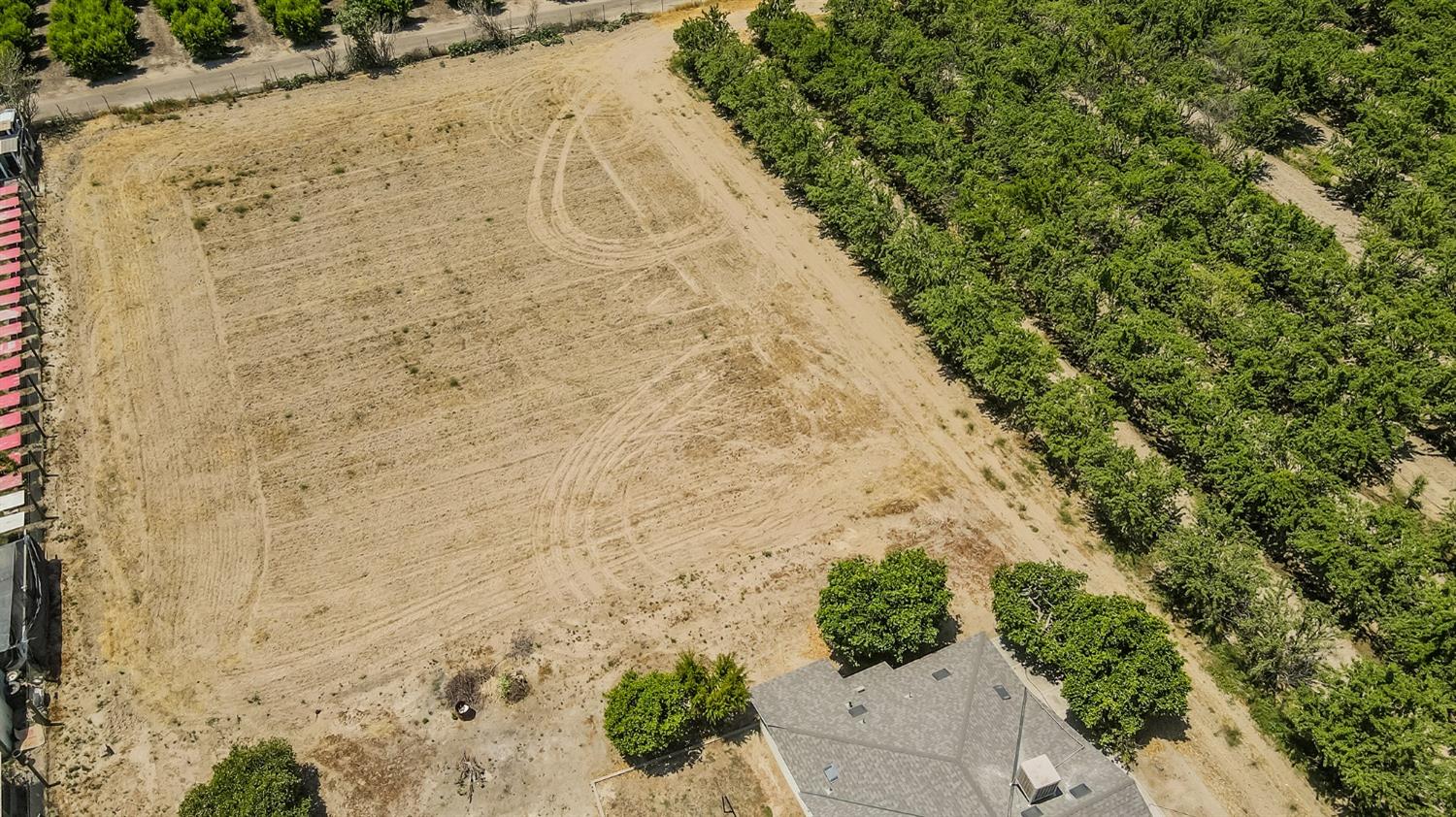 37991 Pound Road Dinuba, CA 93618 - Photo 9 of 32 a view of a garden