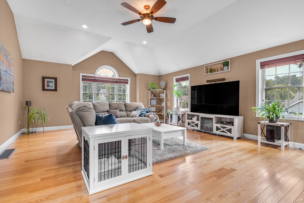 56 Clement Road Dracut, MA 01826 - Photo 20 of 41