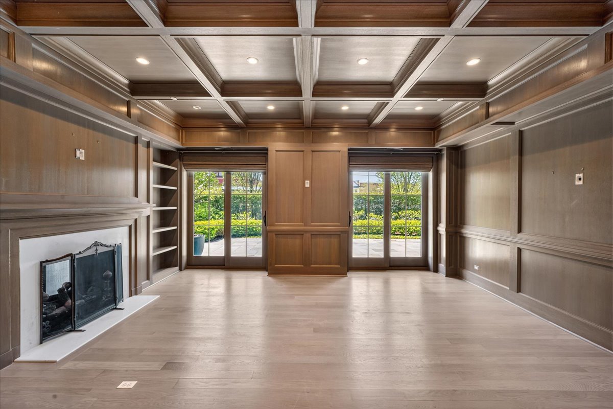727 North McKinley Road, Unit 100 Lake Forest, IL 60045 - Photo 3 of 37 Gallery Image 3