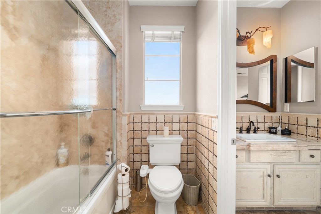5060 Juneau Court Rancho Cucamonga, CA 91739 - Photo 32 of 42 Jack-n-Jill Bathroom