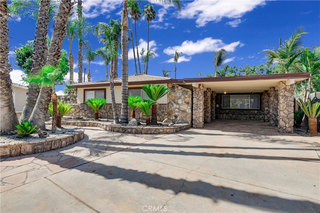 687 Forest Park Drive Riverside, CA 92501 - Photo 1 of 1 a view of a volley ball court