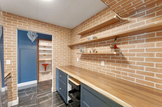 $169,900 | 2700 Oxford Street North, Unit 101, St. Paul, MN 55113