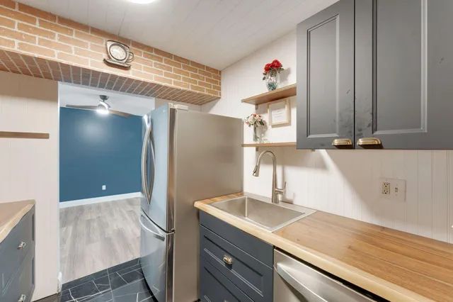 $169,900 | 2700 Oxford Street North, Unit 101, St. Paul, MN 55113