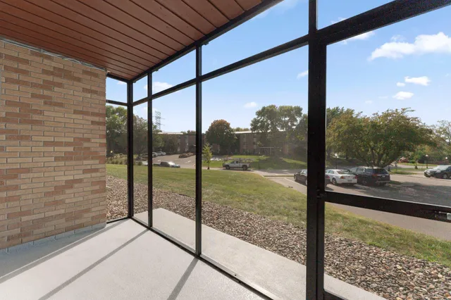 $169,900 | 2700 Oxford Street North, Unit 101, St. Paul, MN 55113