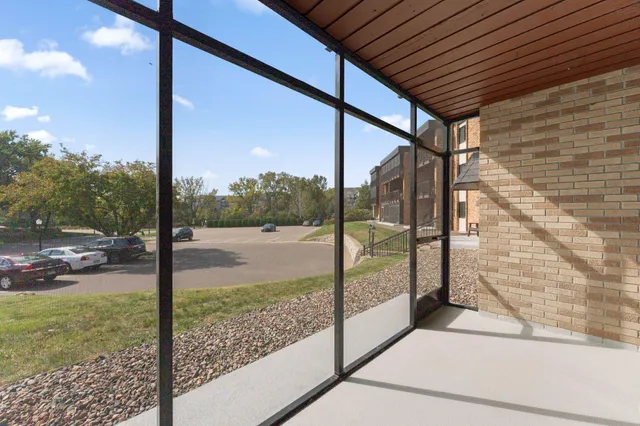 $169,900 | 2700 Oxford Street North, Unit 101, St. Paul, MN 55113