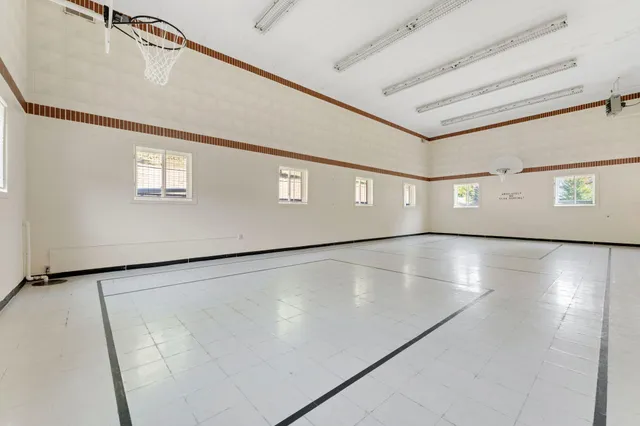 $169,900 | 2700 Oxford Street North, Unit 101, St. Paul, MN 55113