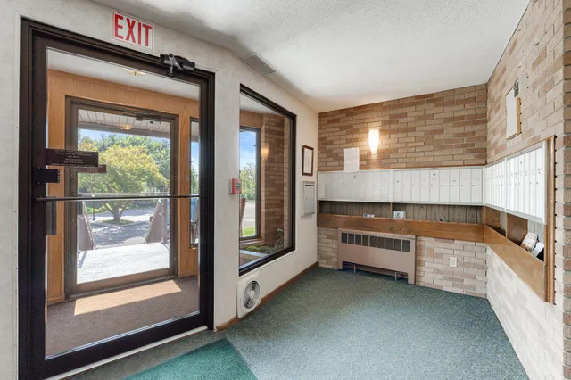 $169,900 | 2700 Oxford Street North, Unit 101, St. Paul, MN 55113
