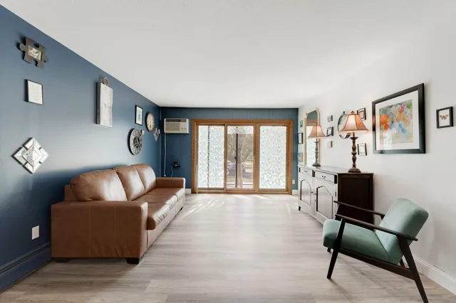 $169,900 | 2700 Oxford Street North, Unit 101, St. Paul, MN 55113