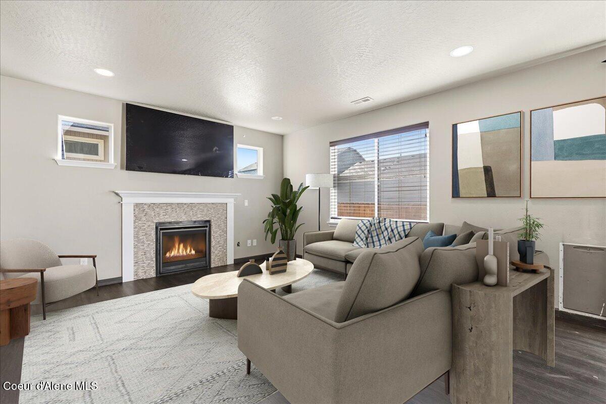6264 West Alliance Street Rathdrum, ID 83858 - Photo 4 of 24 Living Room