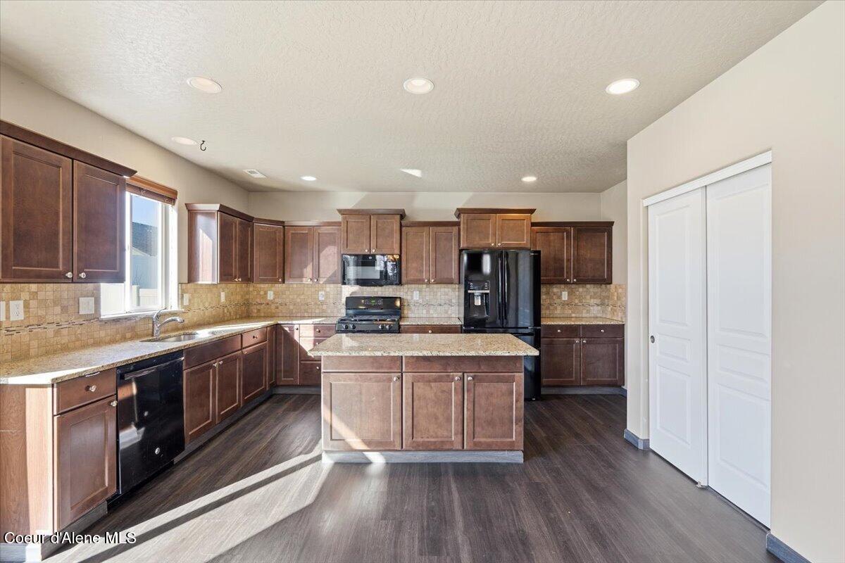 6264 West Alliance Street Rathdrum, ID 83858 - Photo 8 of 24 Kitchen