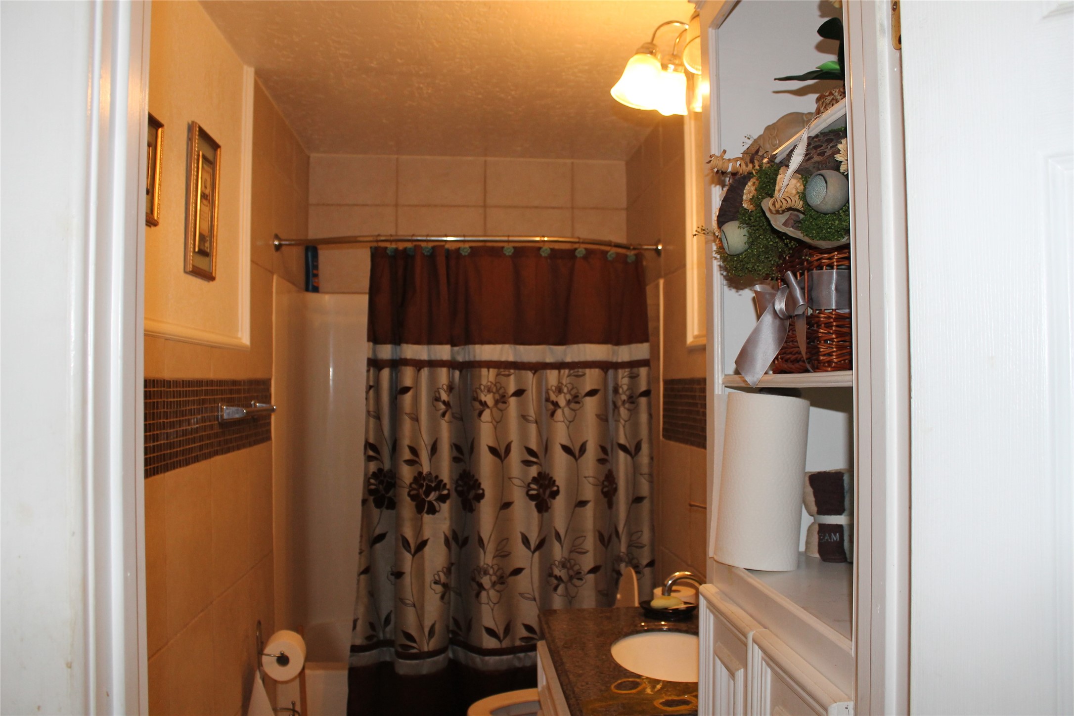 1111 Spur 529 Rosenberg, TX 77471 - Photo 19 of 41 Upstairs bathroom.
