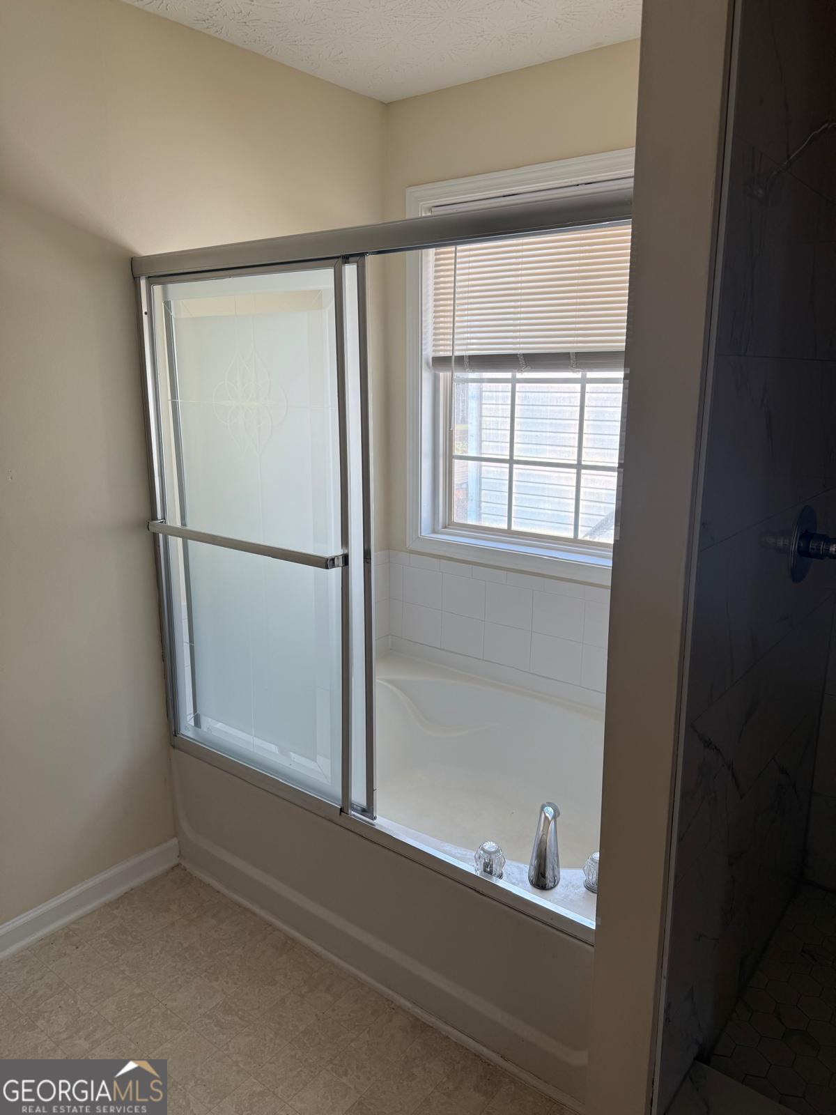 2909 Rusticwood Drive Southwest Snellville, GA 30078 - Photo 9 of 17 a bathroom with a bathtub