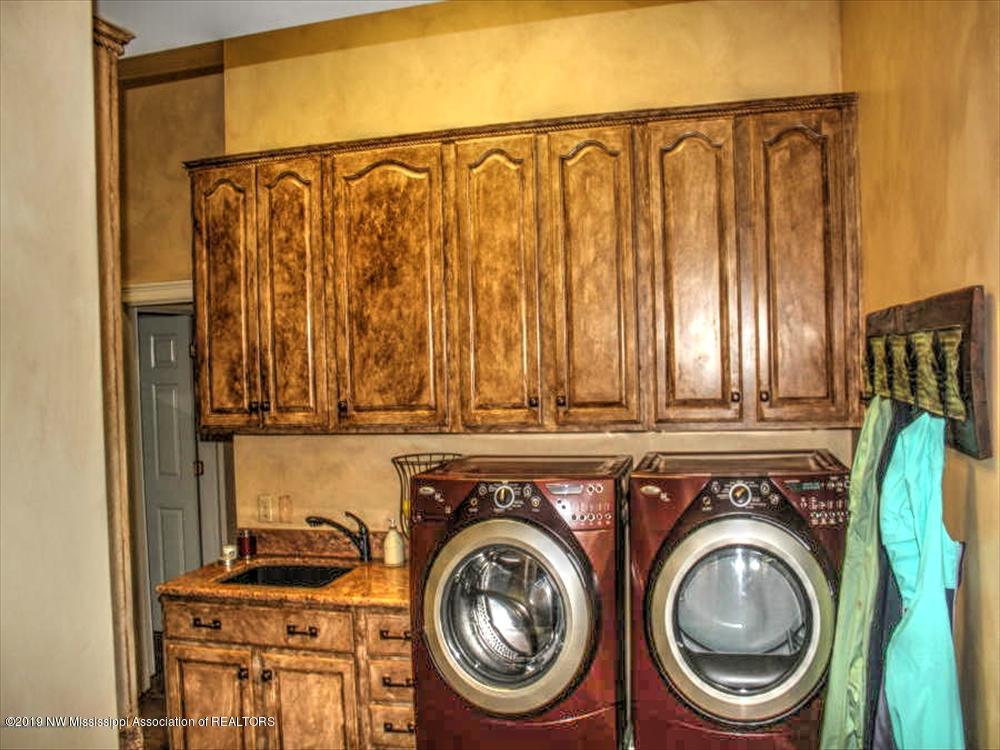 1251 Ranch Drive Sarah, MS 38665 - Photo 17 of 44 laundry_tonemapped