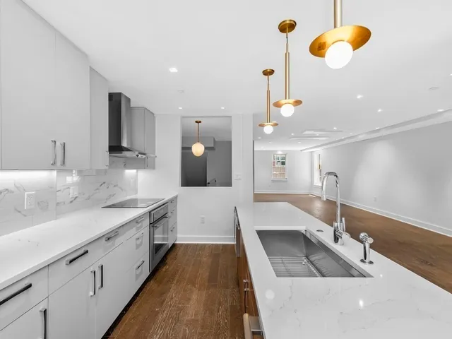 $1,870,000 | 33-35 Bowdoin Street, Unit 1, Boston, MA 02114