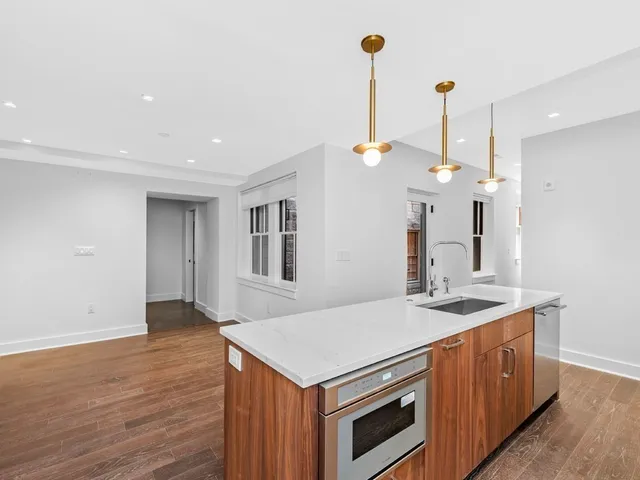 $1,870,000 | 33-35 Bowdoin Street, Unit 1, Boston, MA 02114