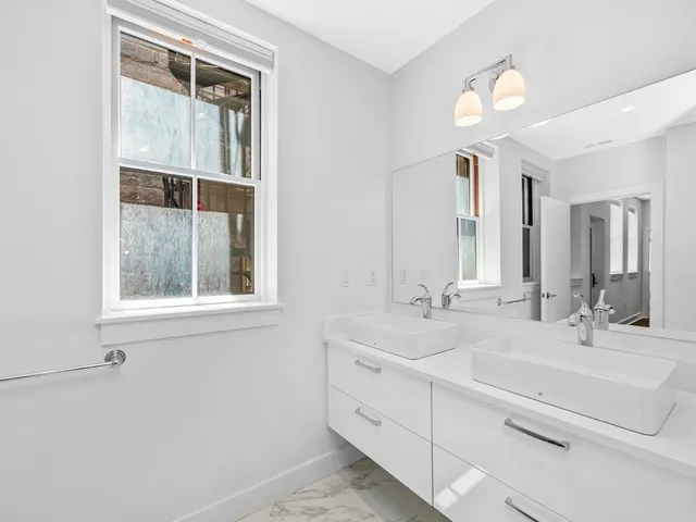 $1,870,000 | 33-35 Bowdoin Street, Unit 1, Boston, MA 02114