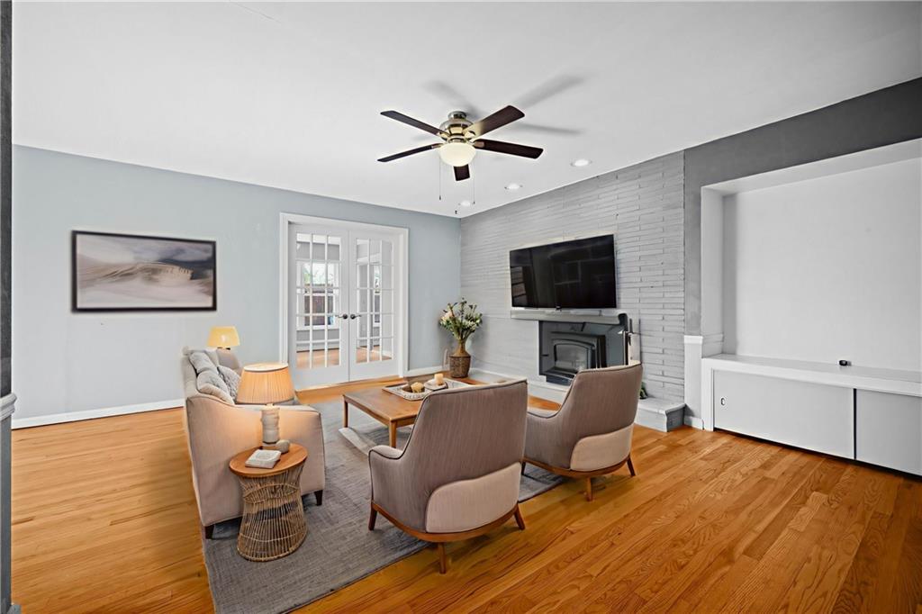 2757 Brodhead Road Aliquippa, PA 15001 - Photo 2 of 29 Living room