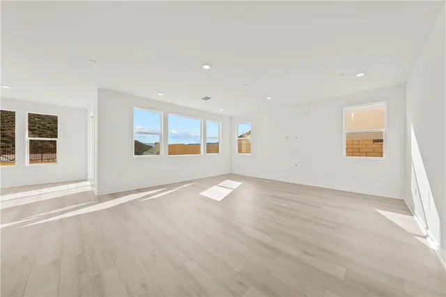 $999,990 | 30140 Crestline Court, Castaic, CA 91384