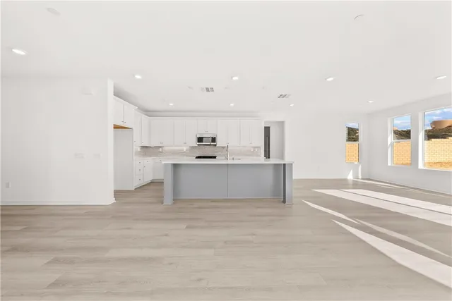 $999,990 | 30140 Crestline Court, Castaic, CA 91384