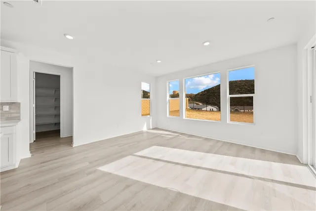 $999,990 | 30140 Crestline Court, Castaic, CA 91384