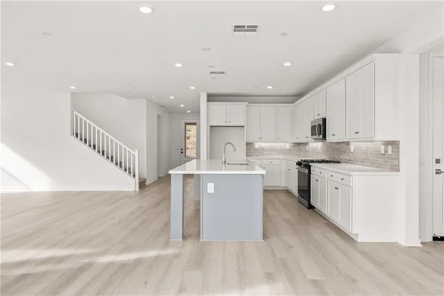 $999,990 | 30140 Crestline Court, Castaic, CA 91384