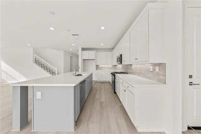 $999,990 | 30140 Crestline Court, Castaic, CA 91384