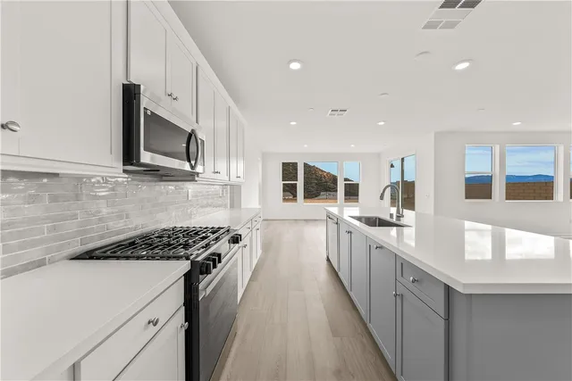 $999,990 | 30140 Crestline Court, Castaic, CA 91384