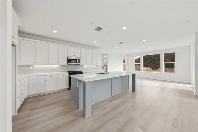 $999,990 | 30140 Crestline Court, Castaic, CA 91384