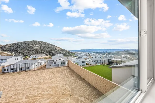 $999,990 | 30140 Crestline Court, Castaic, CA 91384