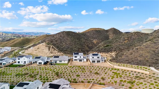 $999,990 | 30140 Crestline Court, Castaic, CA 91384