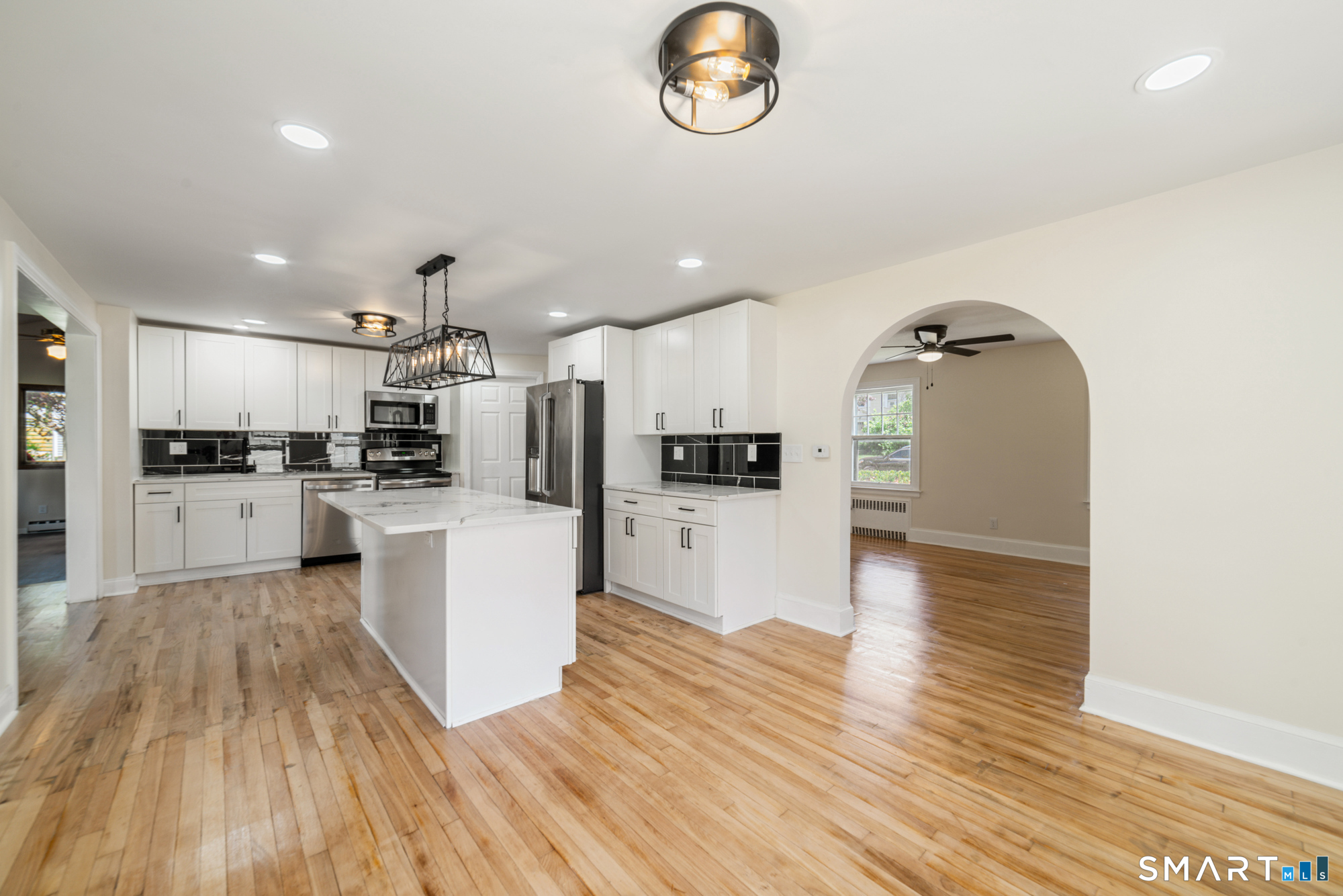 48 Lardner Road Bristol, CT 06010 - Photo 7 of 40