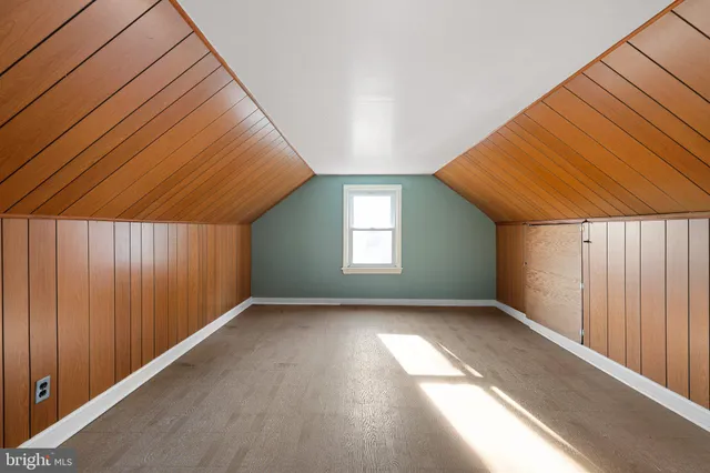 a view of empty room with window