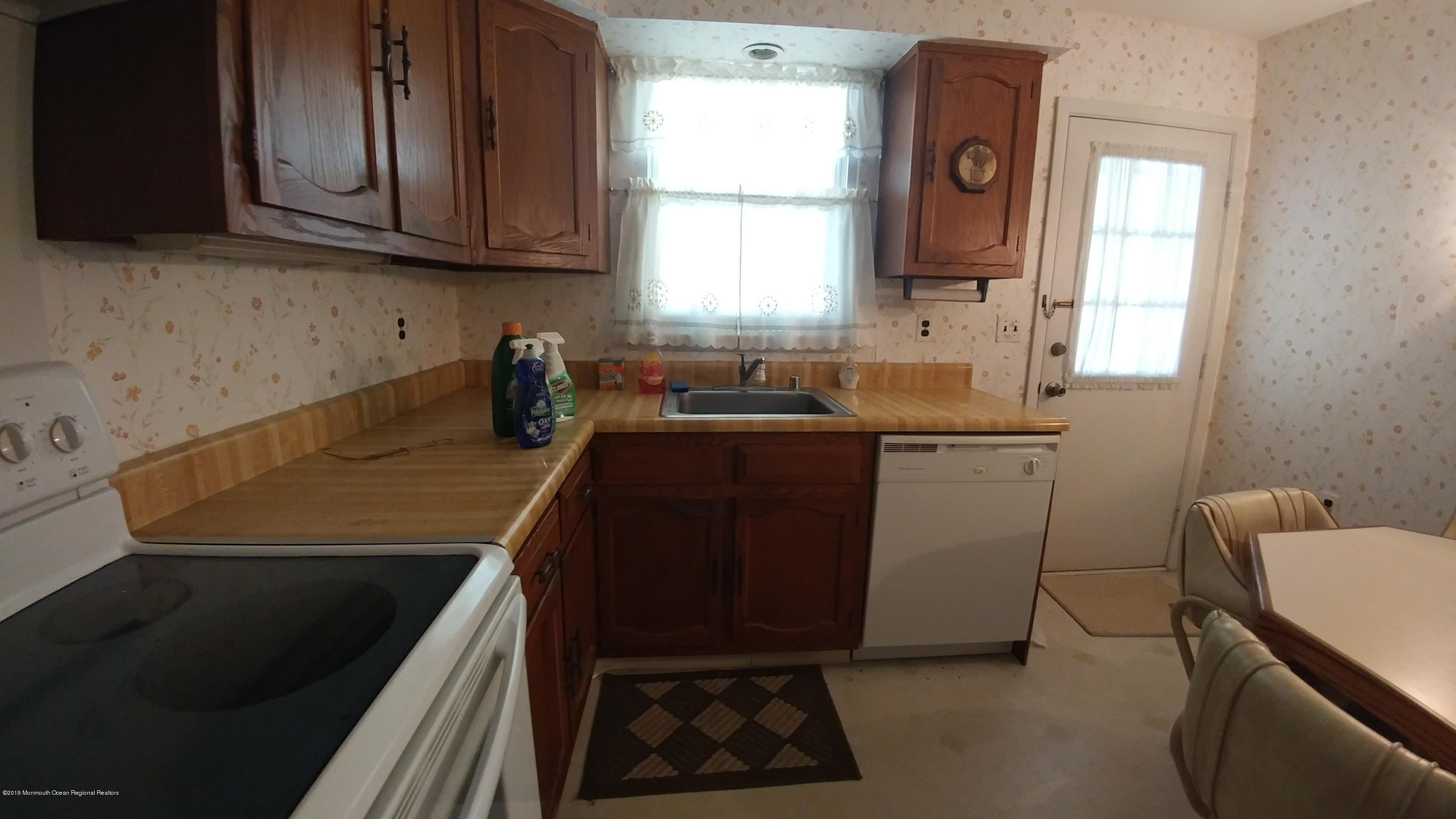 8A Fallbrook Street, Unit B Whiting, NJ 08759 - Photo 10 of 14 0604191508b