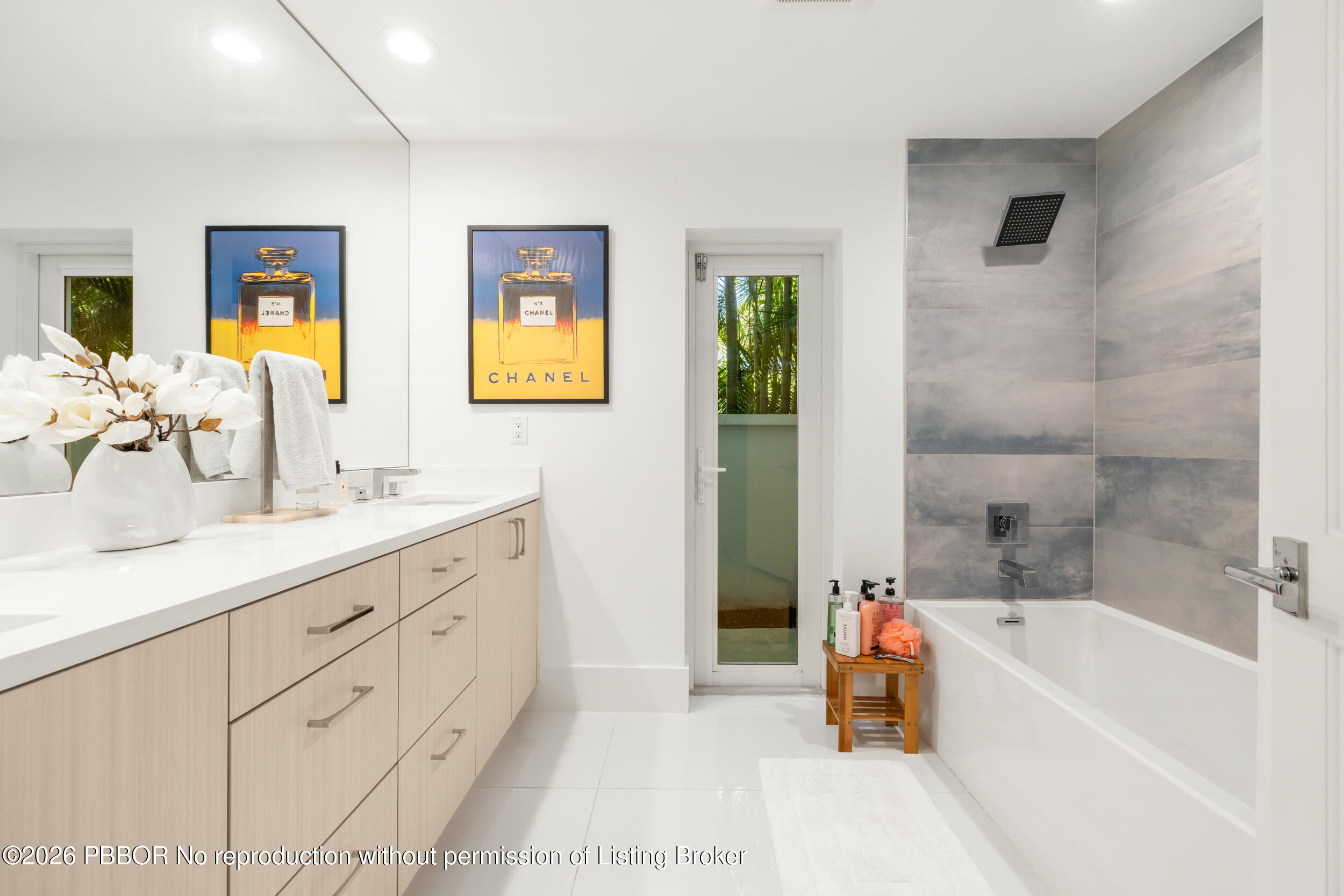 121 Seville Road West Palm Beach, FL 33405 - Photo 27 of 67 a bathroom with a tub sink and mirror