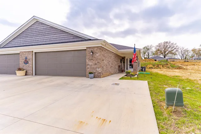 $340,000 | 5322 Dauby Drive, Unit B, Evansville, IN 47710