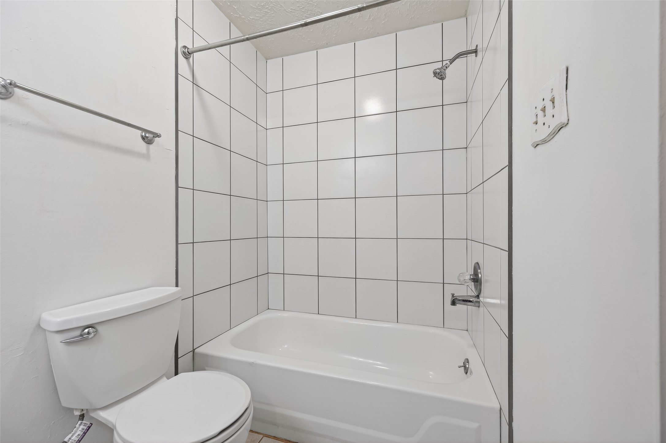 11718 Inga Lane Houston, TX 77064 - Photo 19 of 24 a bathroom with a bathtub and toilet