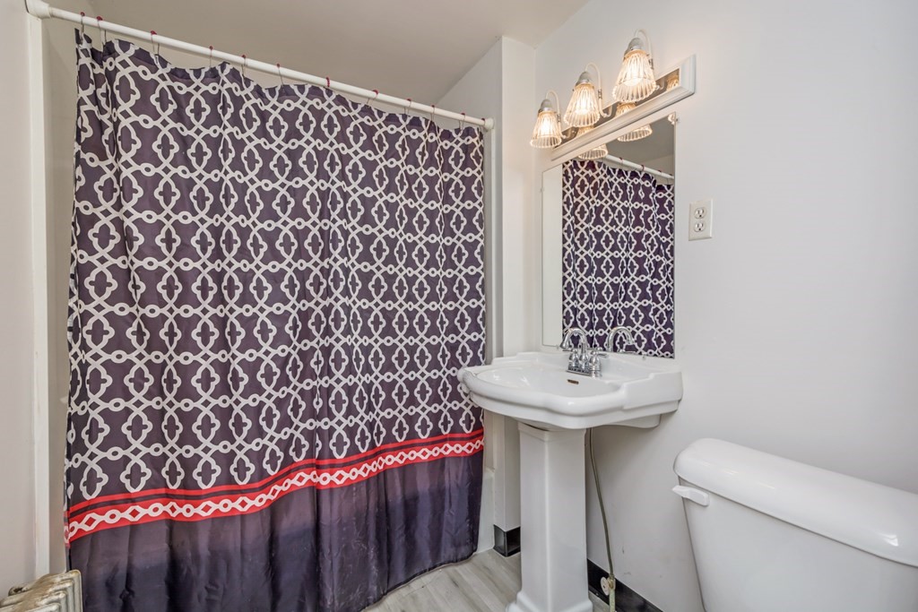 159 West Street Clinton, MA 01510 - Photo 10 of 42 Gallery Image 10