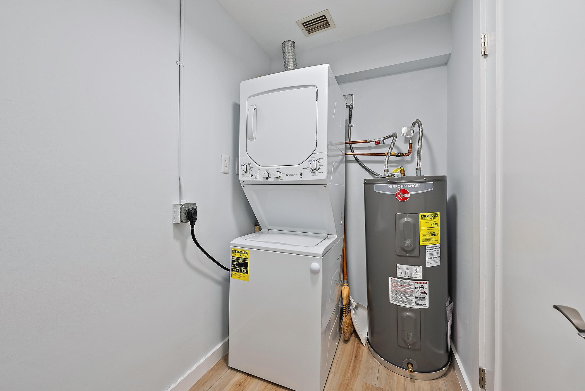 200 Anglers Circle Jupiter, FL 33458 - Photo 16 of 19 a utility room with dryer and washer