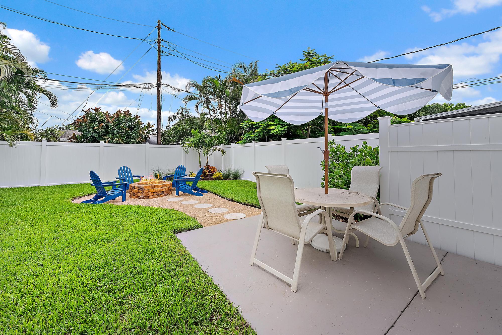 200 Anglers Circle Jupiter, FL 33458 - Photo 18 of 19 a view of a chairs and table in patio