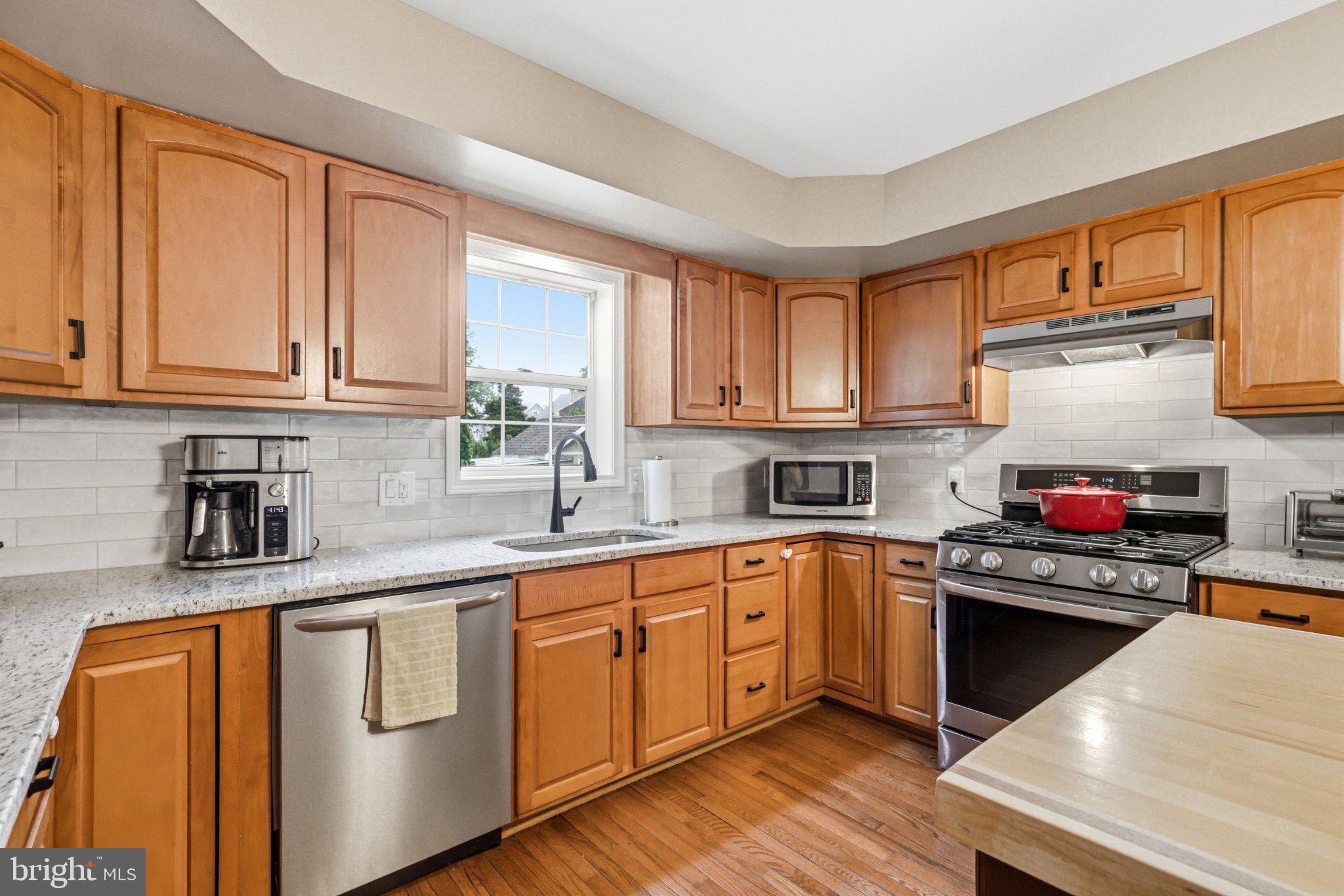 706 Main Street Riverton, NJ 08077 - Photo 17 of 44 Warm and inviting kitchen space.