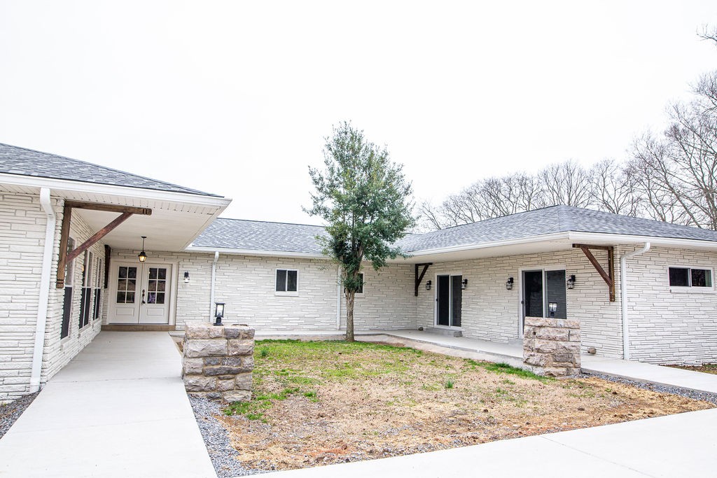 1017 Cairo Road Gallatin, TN 37066 - Photo 2 of 50 a front view of house with yard
