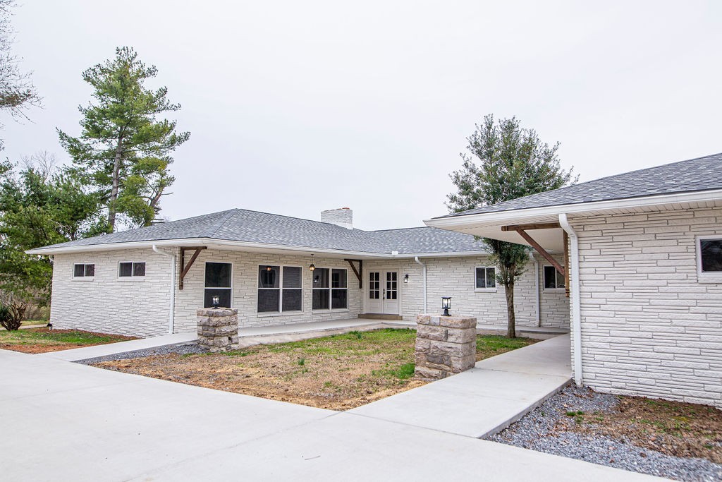 1017 Cairo Road Gallatin, TN 37066 - Photo 45 of 50 a front view of a house with porch