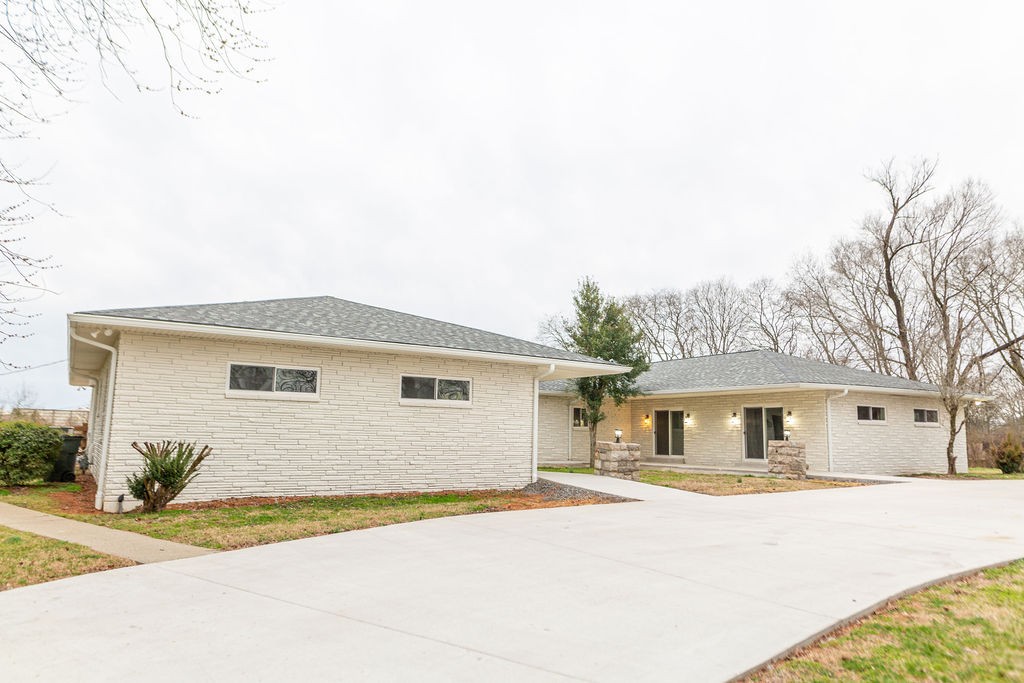 1017 Cairo Road Gallatin, TN 37066 - Photo 5 of 50 a front view of a house with a yard and garage