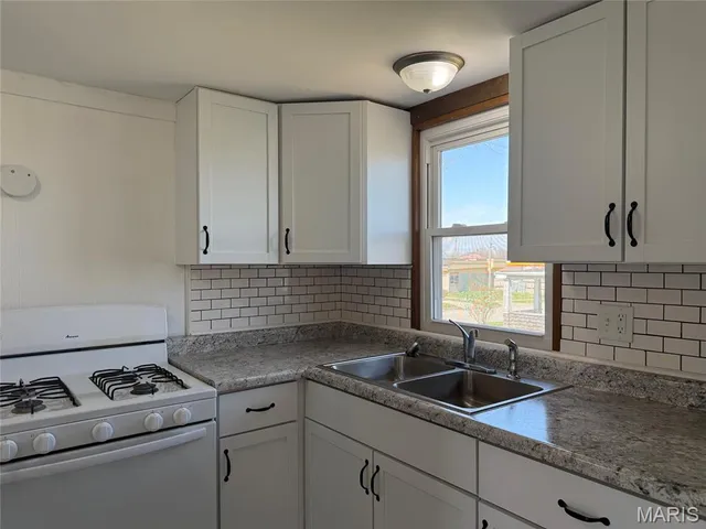 $179,000 | 300 East 2nd Street, Pana, IL 62557