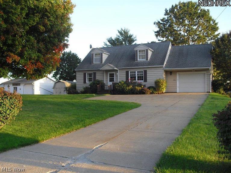 896 Pearlman Road Akron, OH 44319 - Photo 2 of 25 Pleanty of driveway parking